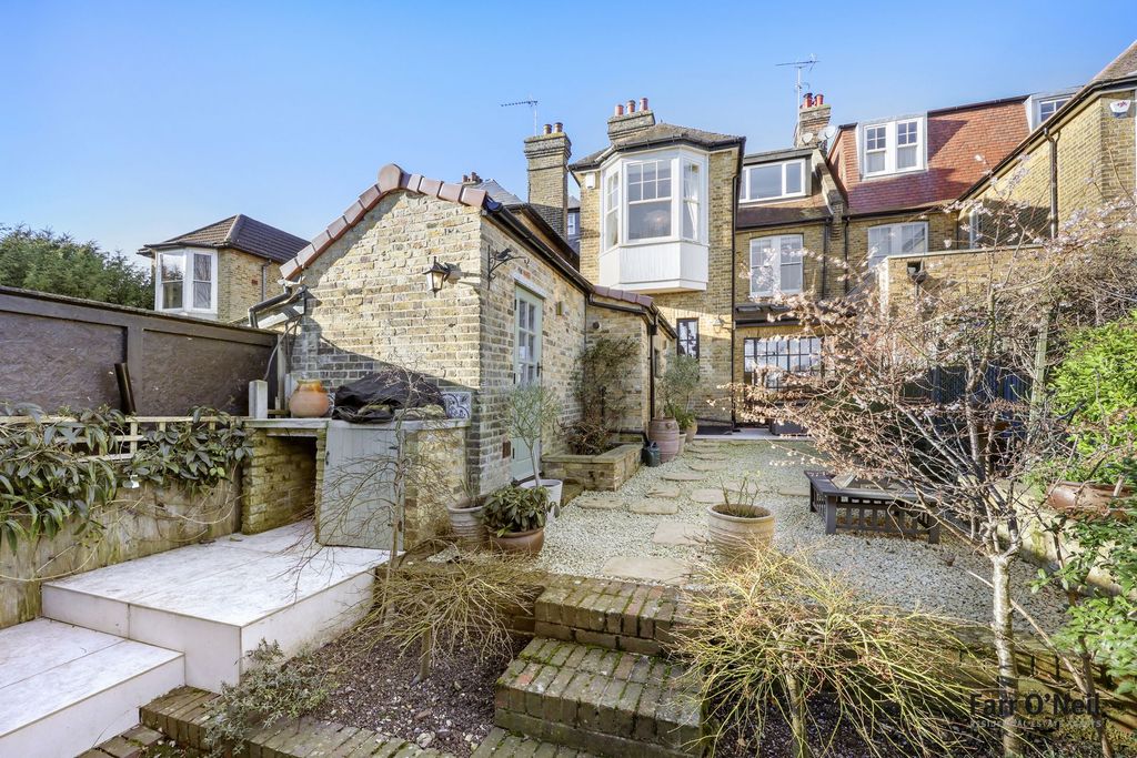 Additional image 31 of 4 bed semi-detached house for saleRussell Road, Buckhurst Hill IG9
