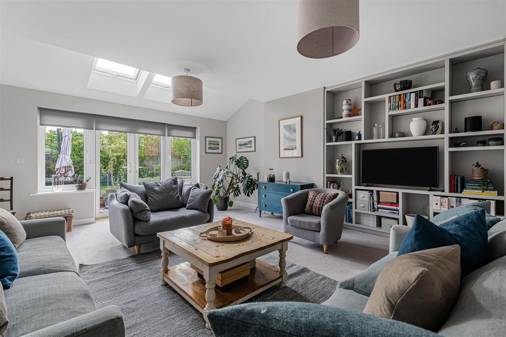 Additional image 2 of 5 bed property for saleLander Close, Chesterton, Bicester OX26