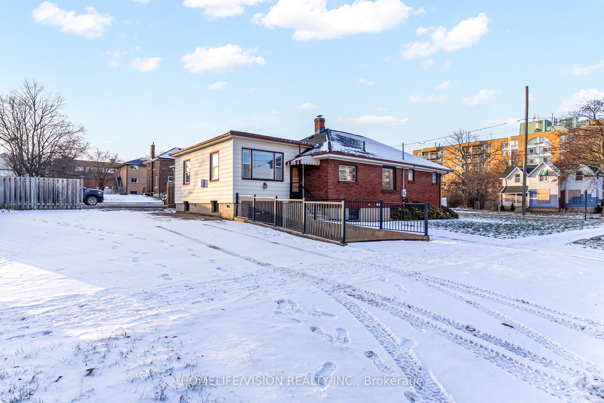 Additional image 2 of 133 Mary Street E, Whitby, ON, L1N 2P3