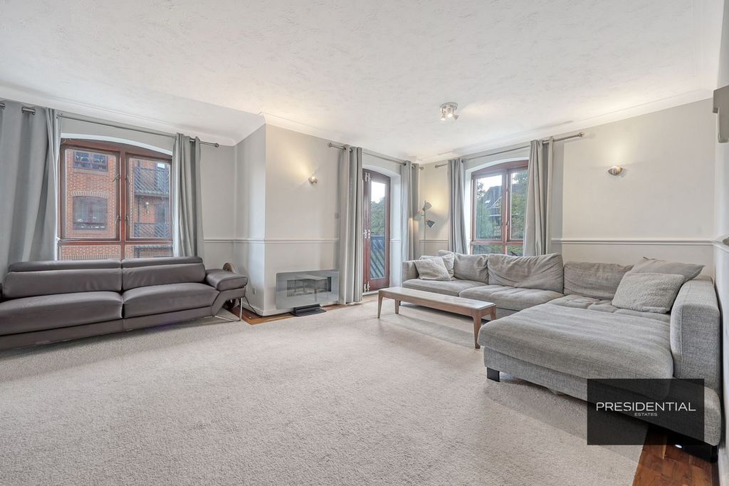 Additional image 6 of 3 bed flat for saleBoleyn Court Epping New Road, Buckhurst Hill IG9
