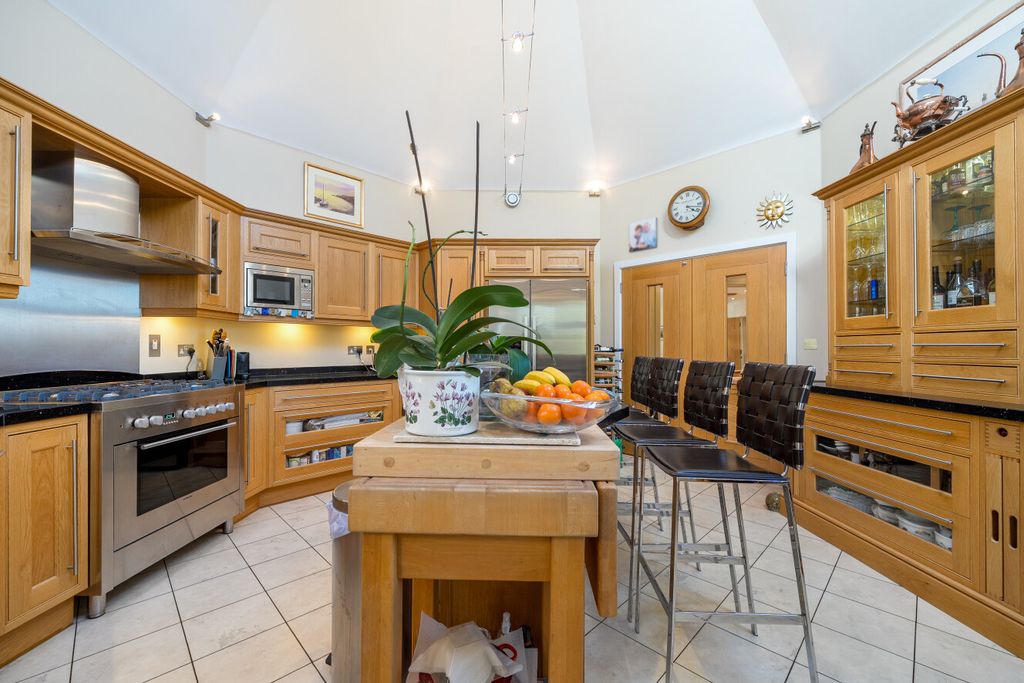 Additional image 3 of 3 bed flat for saleOverbury Avenue, Beckenham BR3