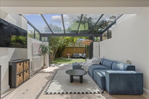 Crammond Close, Hammersmith, London W6