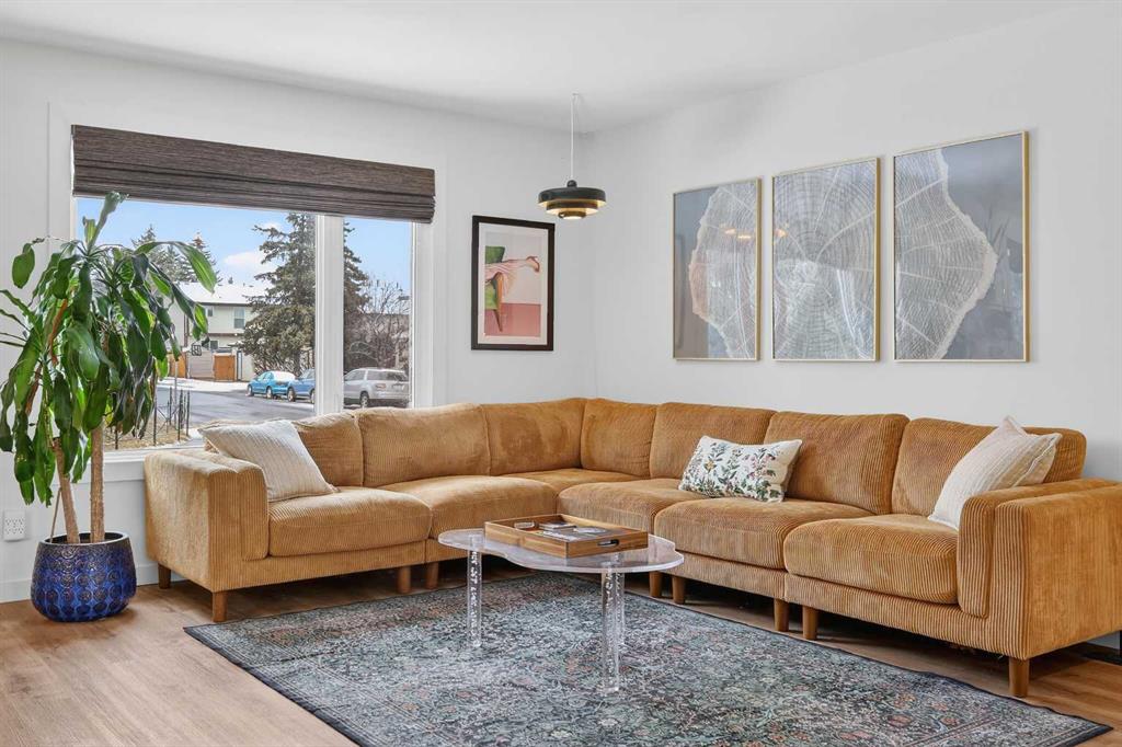 Additional image 5 of 584 Woodhill Place SW, Calgary, AB, T2W 3L5