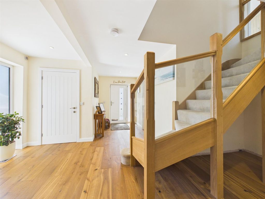 Additional image 4 of 4 bed detached house for saleLangdon Avenue, Bedgrove, Aylesbury HP21