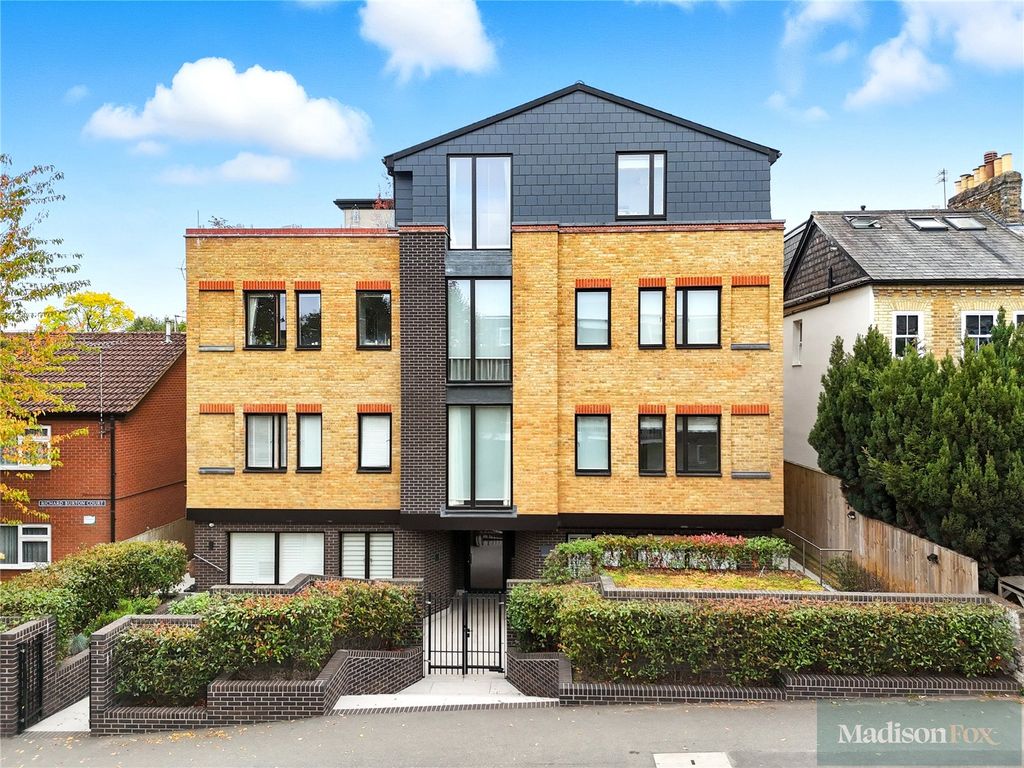 2 bed flat for salePalmerston Road, Buckhurst Hill, Essex IG9