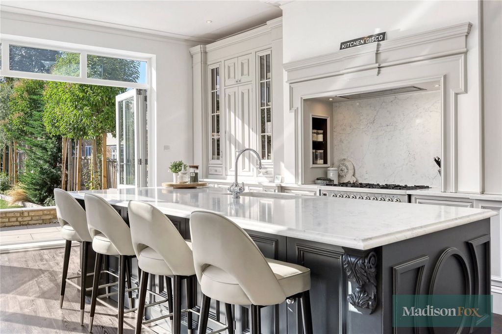 Additional image 18 of 5 bed detached house for saleQueens Road, Buckhurst Hill, Essex IG9