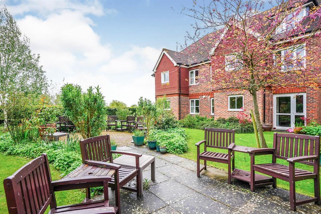 1 bed flat for saleSt Rumbolds Court, Buckingham Road, Brackley NN13