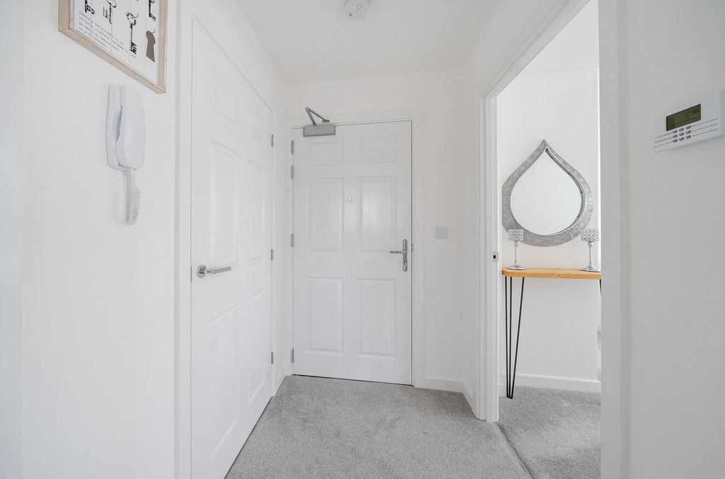 Additional image 10 of 1 bed flat for saleClover Grove, Alton, Hampshire GU34