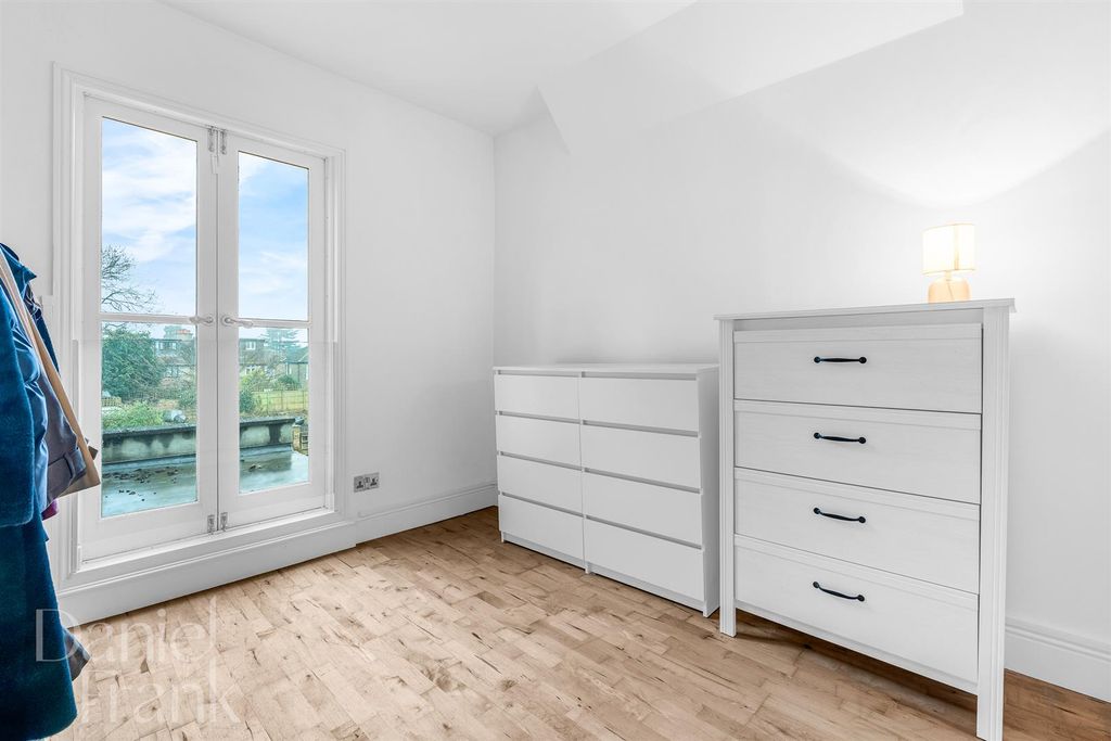 Additional image 28 of 4 bed semi-detached house for saleQueens Road, Buckhurst Hill IG9