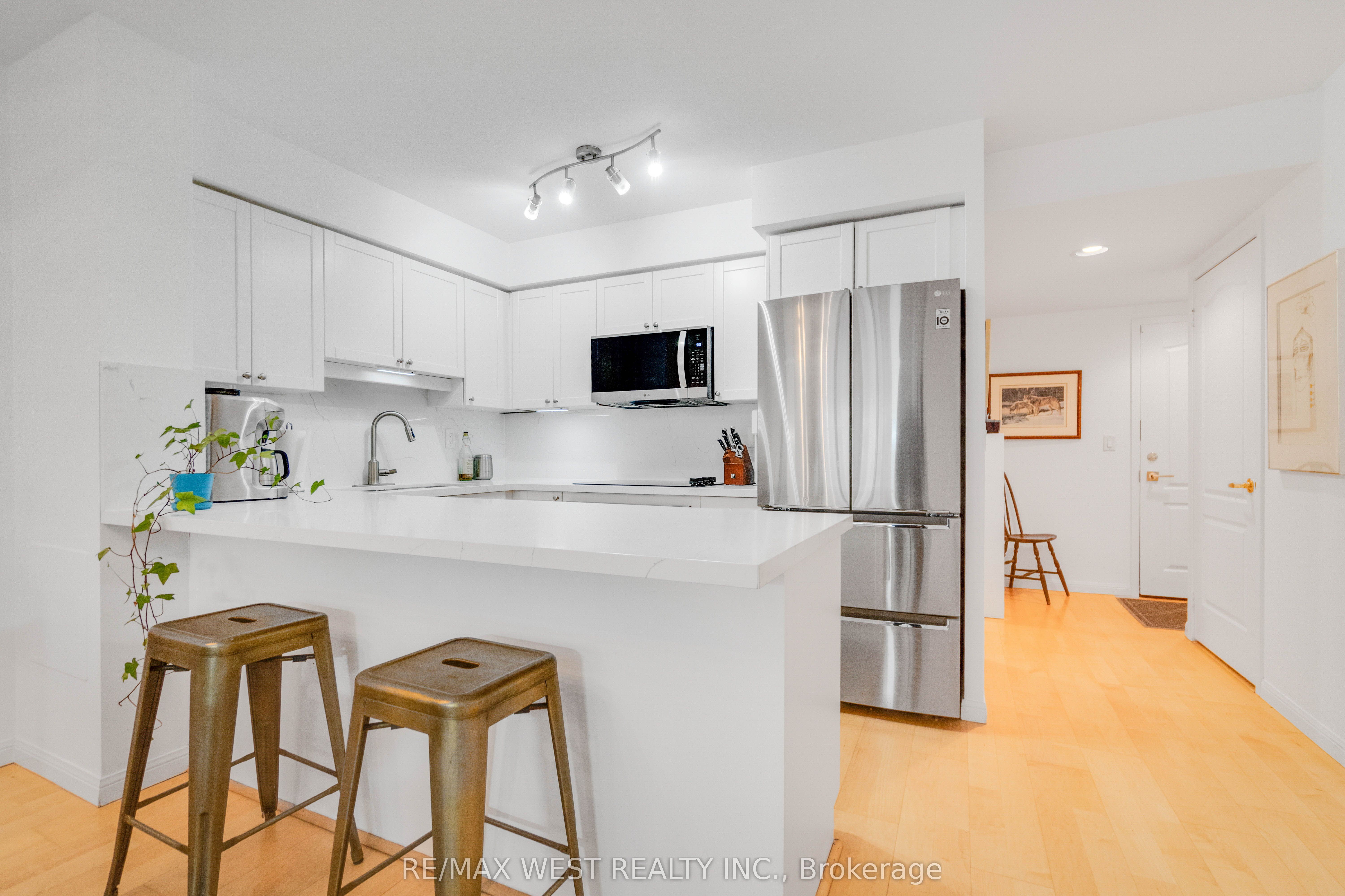 Additional image 2 of 202-18 Stafford Street, Toronto, ON, M5V 3W4