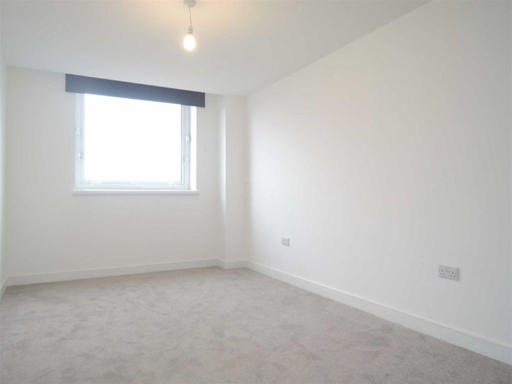 1 bed flat for saleWaterfront West, Brierley Hill, West Midlands DY5 photo 5