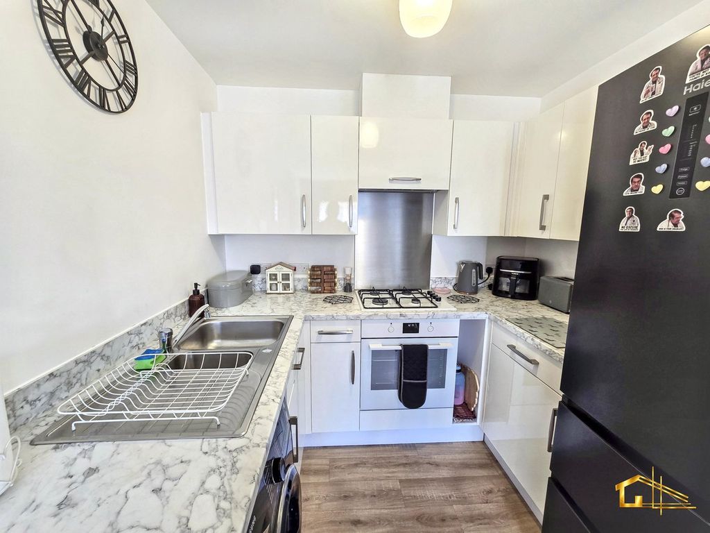 1 bed flat for salePreston Hall Close, Bexhill-On-Sea TN39 photo 3