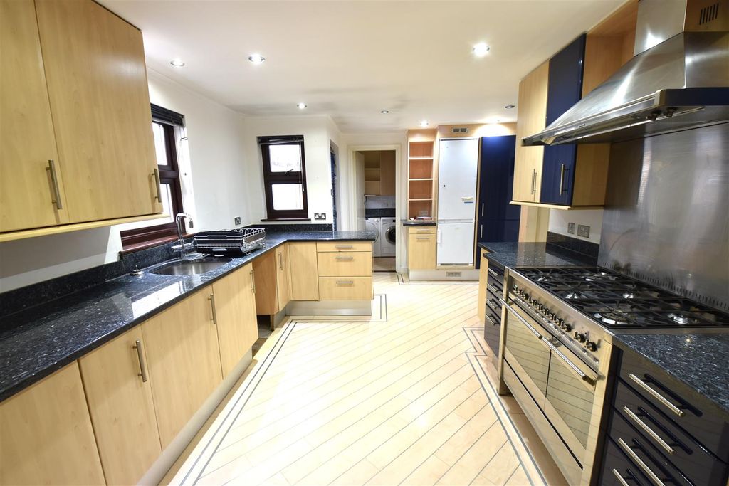 5 bed detached house for saleDanson Road, Bexleyheath DA6 photo 5