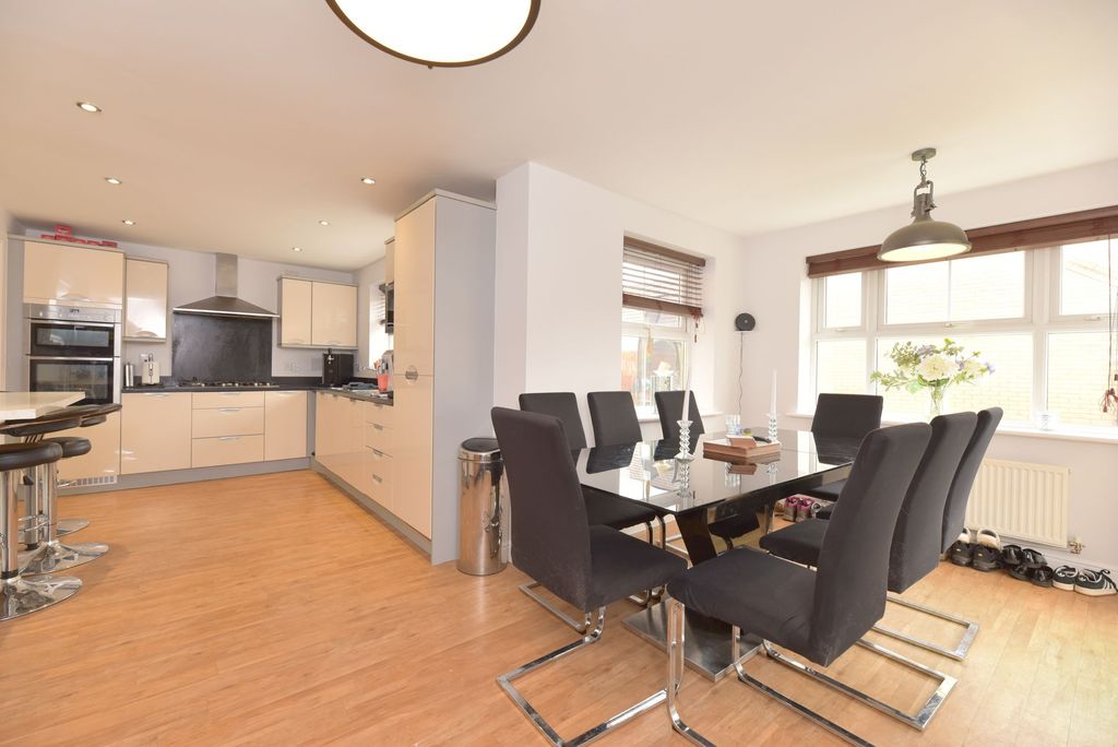 Additional image 2 of 5 bed detached house for saleDevon Drive, Biggleswade SG18