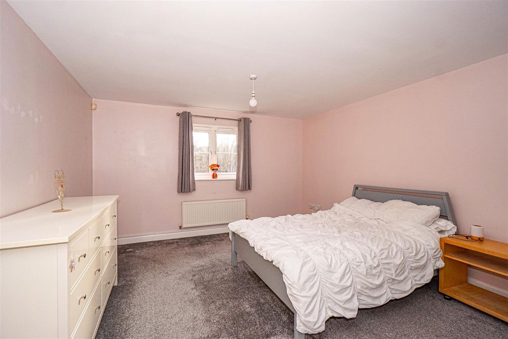 2 bed flat for saleCooden Ledge, St. Leonards-On-Sea TN38 photo 5
