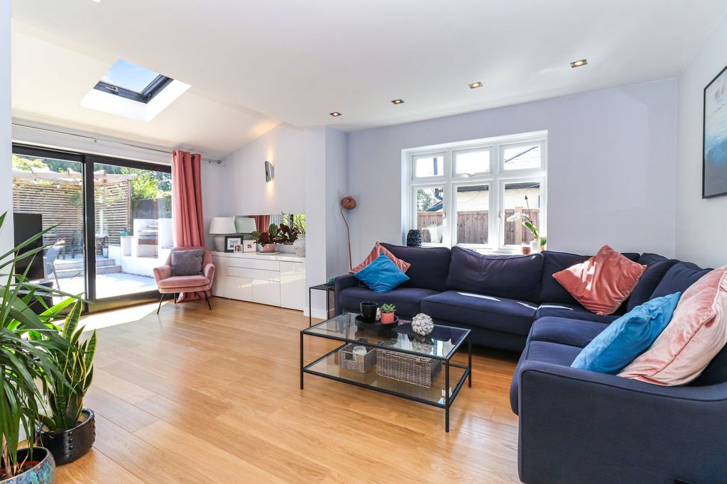 Additional image 2 of 5 bed property for saleAbbots Road, Abbots Langley WD5