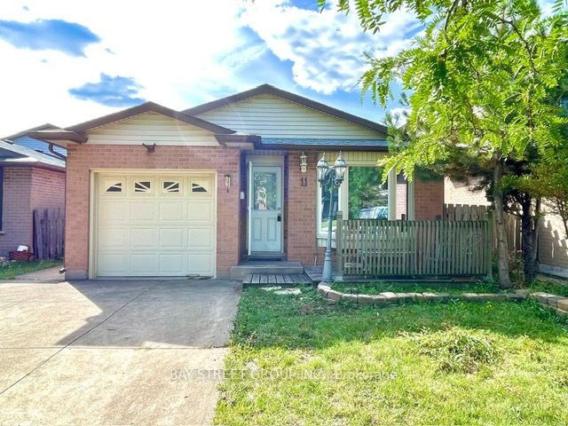 11 Drakes Drive, Hamilton, ON, L8E 4G4