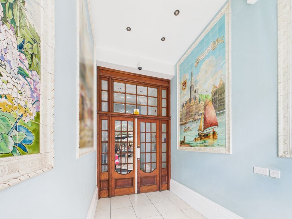 2 bed flat for saleKing Albert Chambers, 61-69 Jameson Street, Hull HU1 photo 2