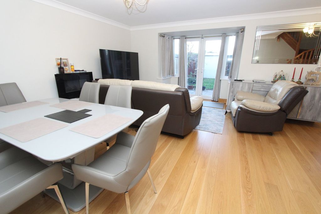 Additional image 2 of 3 bed detached house for saleFernhurst Drive, Pensnett, Brierley Hill DY5