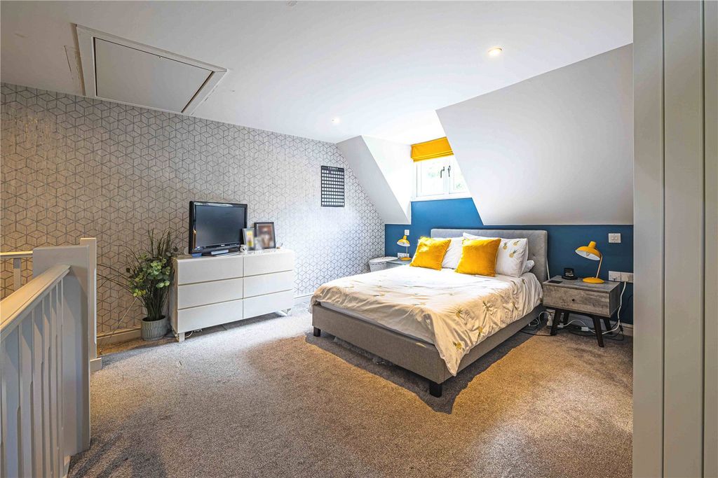 Additional image 17 of 5 bed detached house for saleCastle Gateway, Berkhamsted, Hertfordshire HP4