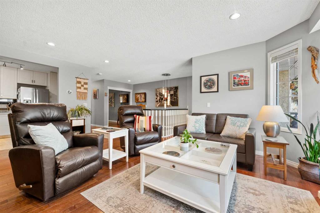 Additional image 6 of 38 Richelieu Court SW, Calgary, AB, T3E 7E9