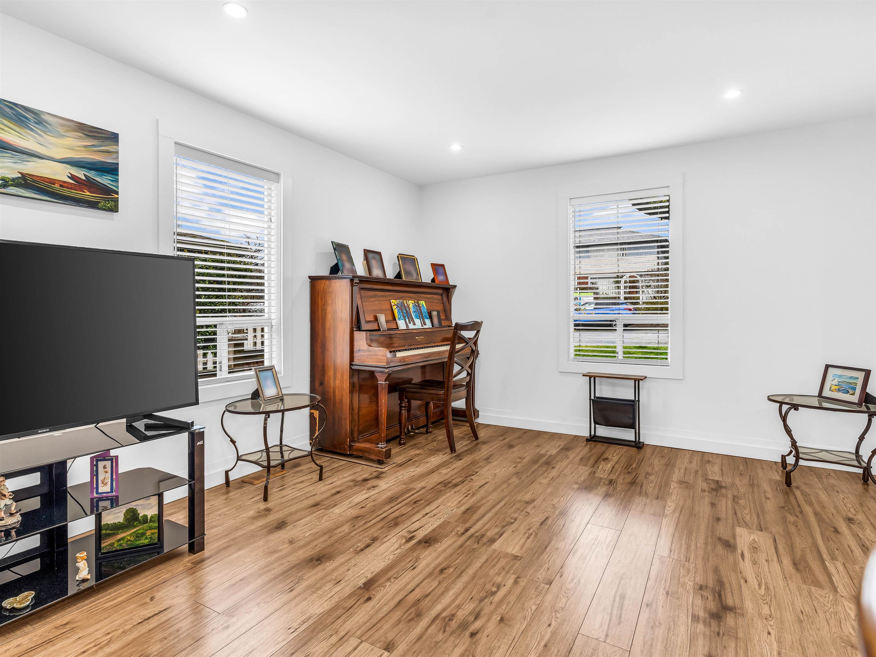 Additional image 5 of 227 5th Street W, North Vancouver, BC, V7M 1J9