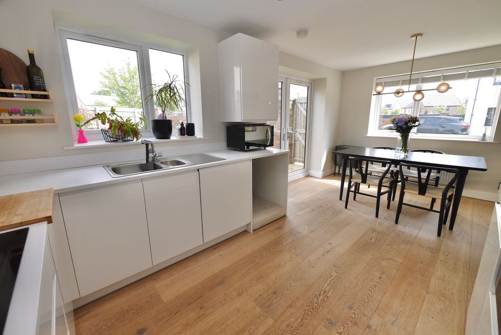 Additional image 10 of 3 bed detached house for saleSwan Road, Lakeside, Bessacarr DN4