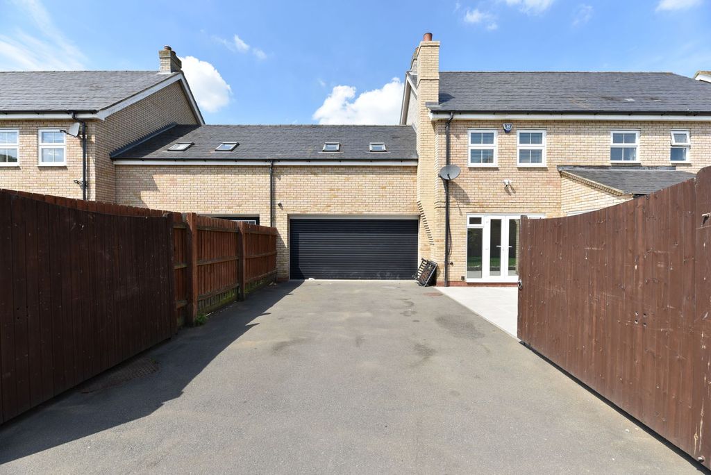 Additional image 37 of 5 bed detached house for saleDevon Drive, Biggleswade SG18