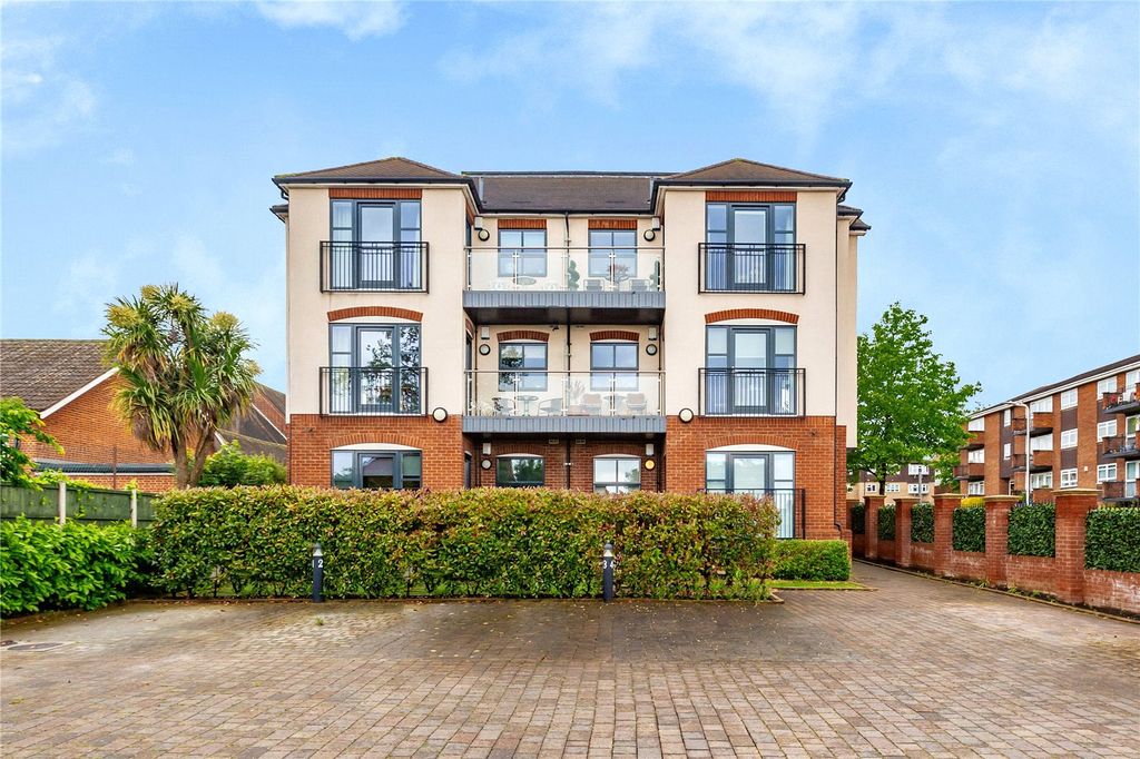 2 bed flat for saleDeyncourt Gardens, Upminster RM14