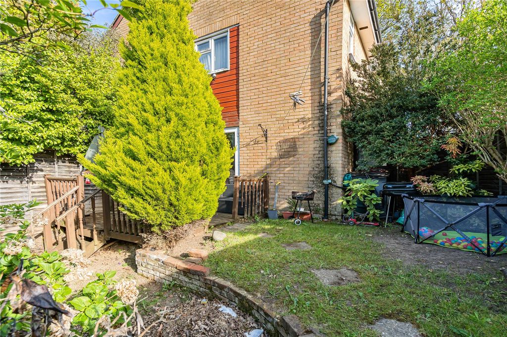 Additional image 11 of 1 bed end terrace house for saleNethercote Avenue, Woking, Surrey GU21