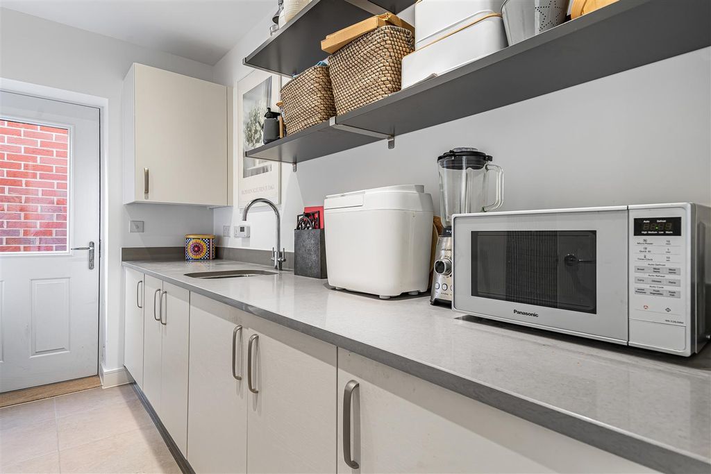 Additional image 25 of 5 bed property for saleLander Close, Chesterton, Bicester OX26