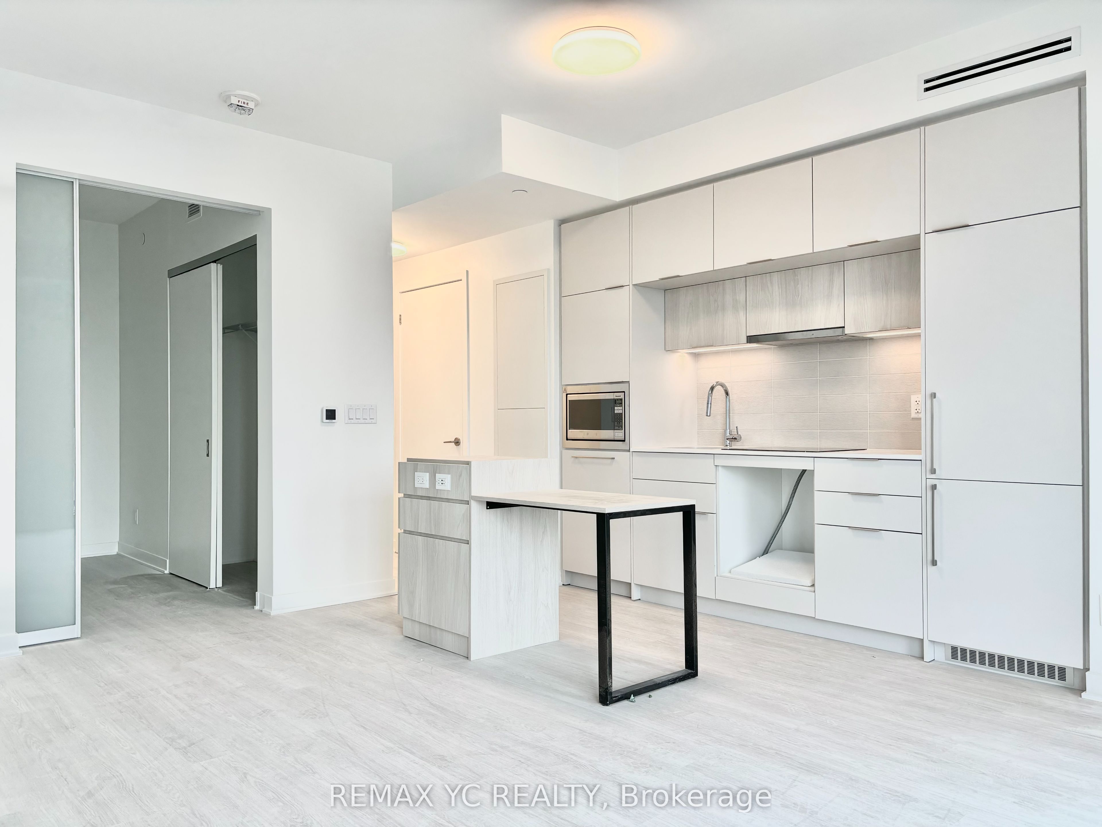 Additional image 3 of 908-185 Alberta Avenue, Toronto, ON, M6C 0A5