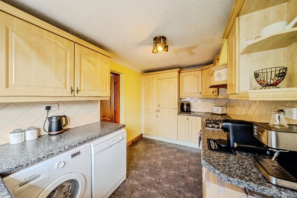Additional image 2 of 6 bed detached house for salePlover Crescent, Caldicot NP26