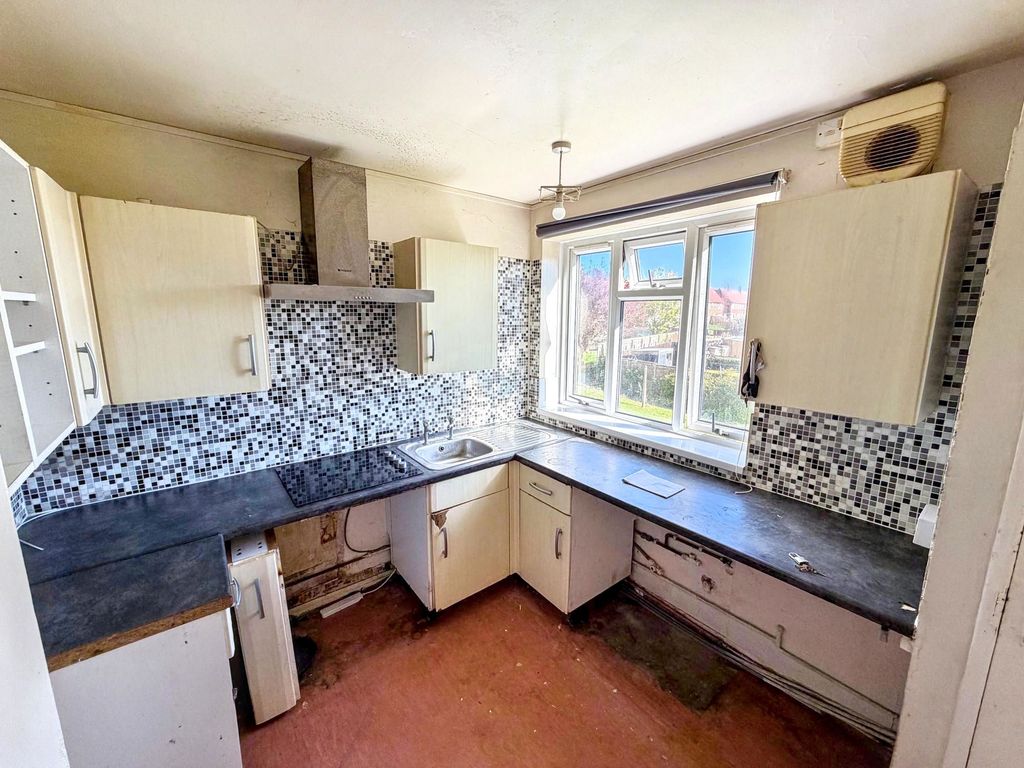 2 bed flat for saleBessingby Gate, Bridlington YO16 photo 4
