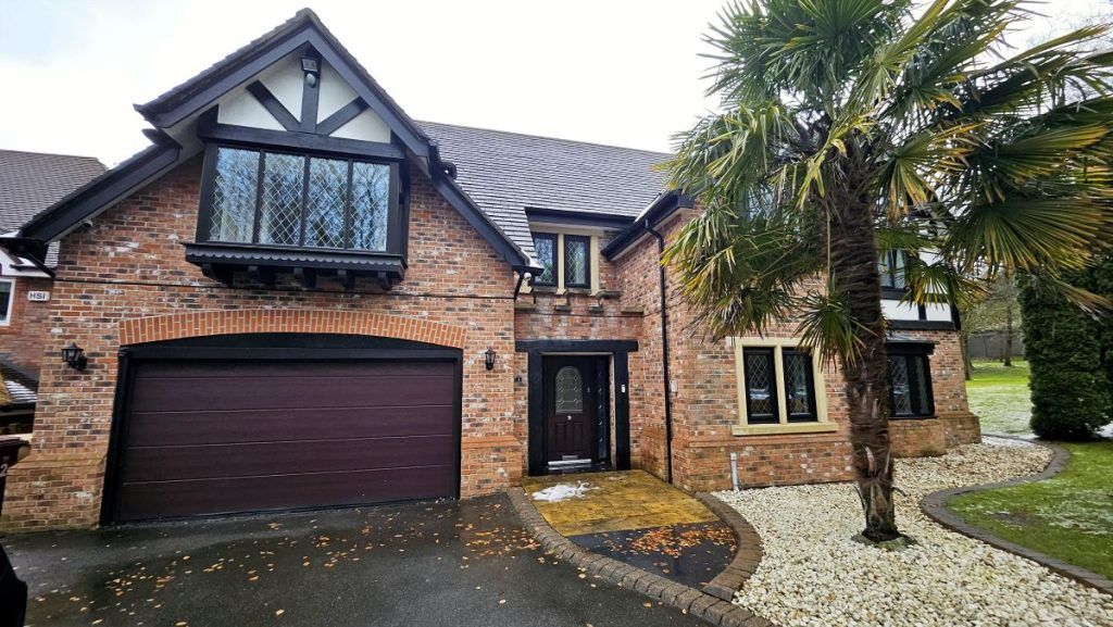 5 bed detached house for sale2 Stokesby Gardens, Lostock. Bolton. BL6