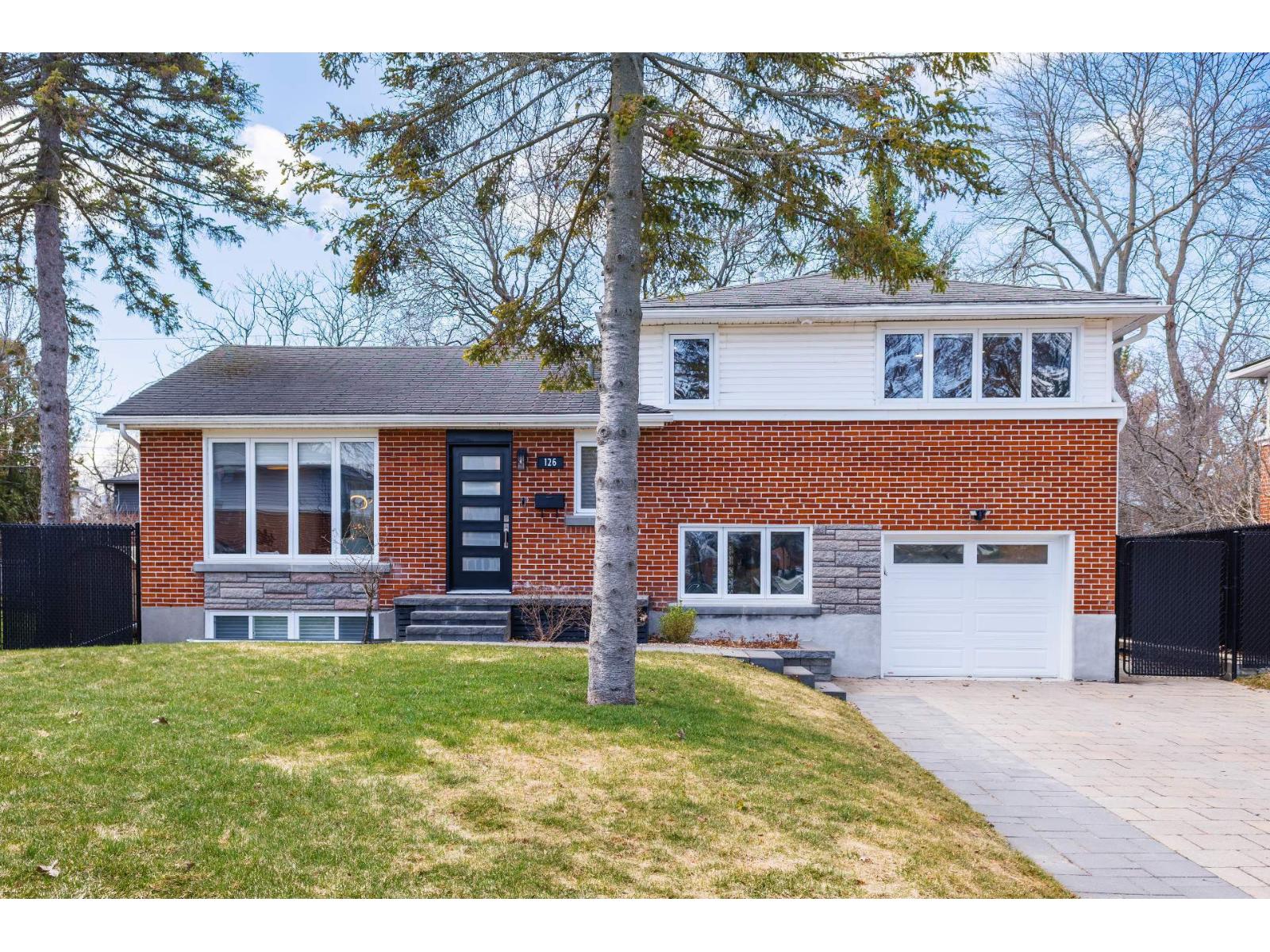 126 Av. d'Embleton Crescent