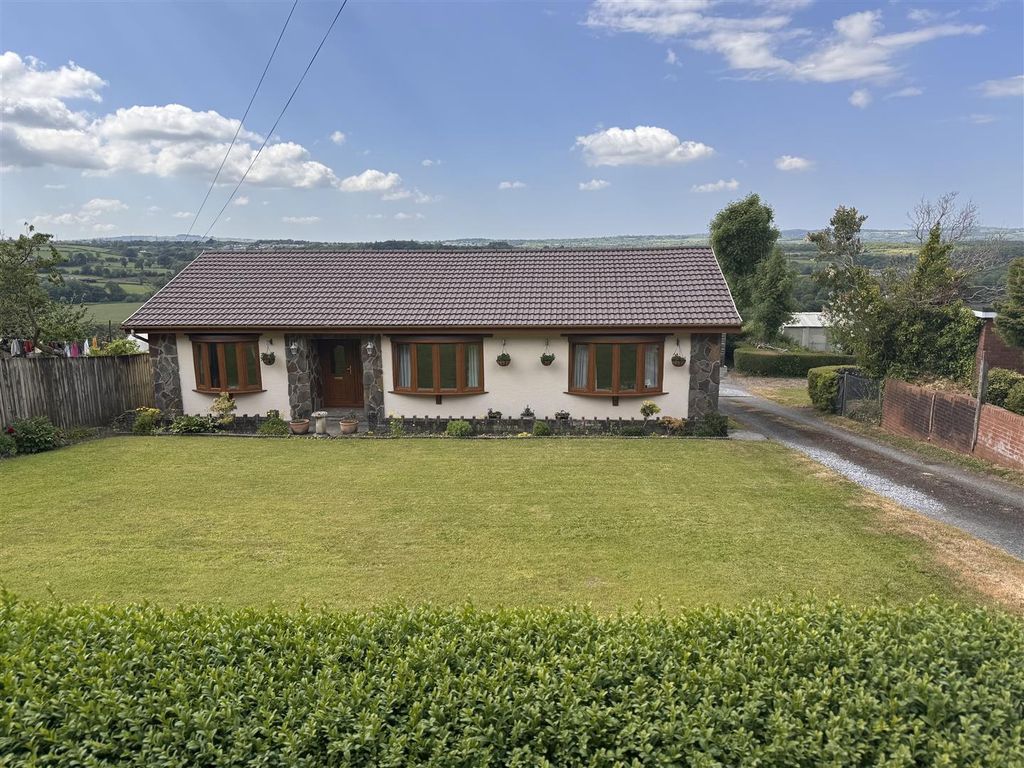 3 bed detached bungalow for saleHeol Y Garn, Garnswllt, Ammanford SA18