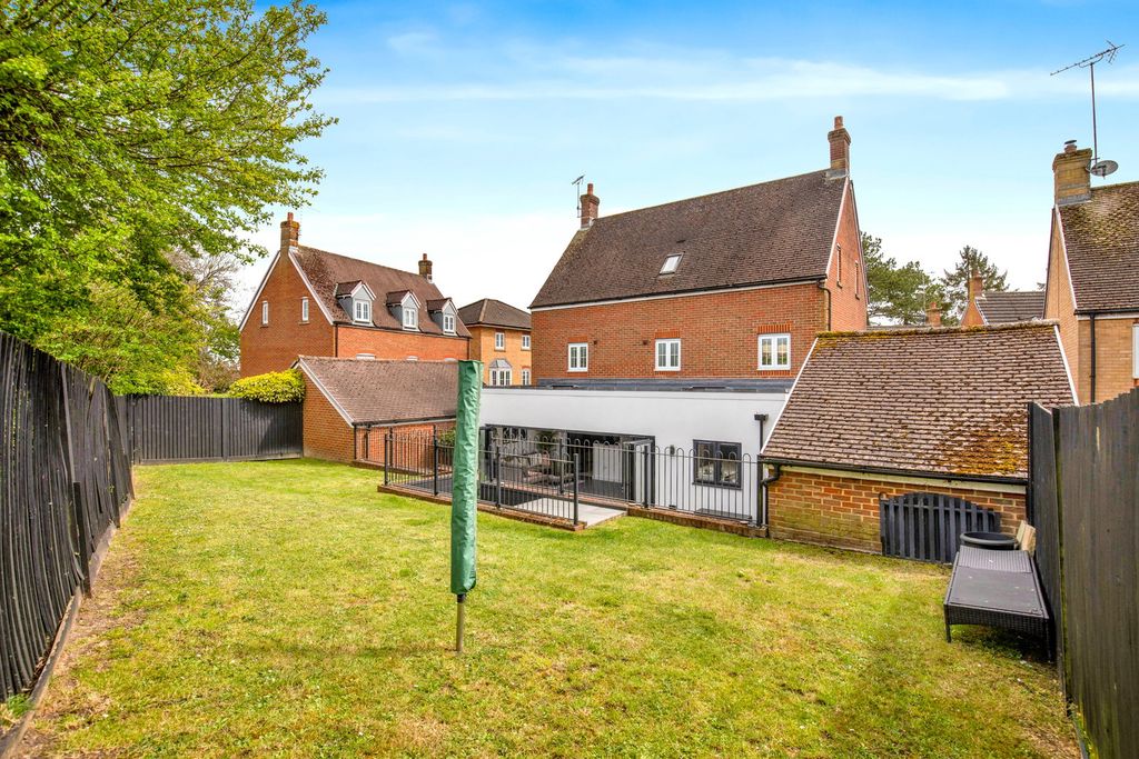 Additional image 4 of 5 bed detached house for saleConnaught Way, Alton GU34