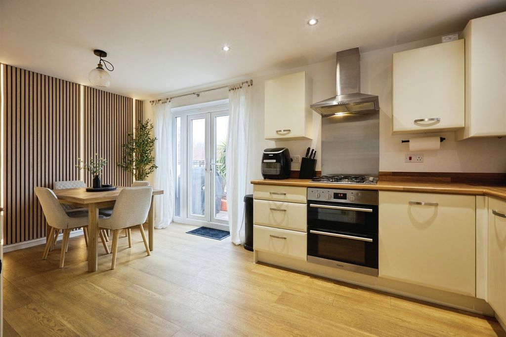 3 bed detached house for saleAlmsford Close, Ansford, Castle Cary BA7