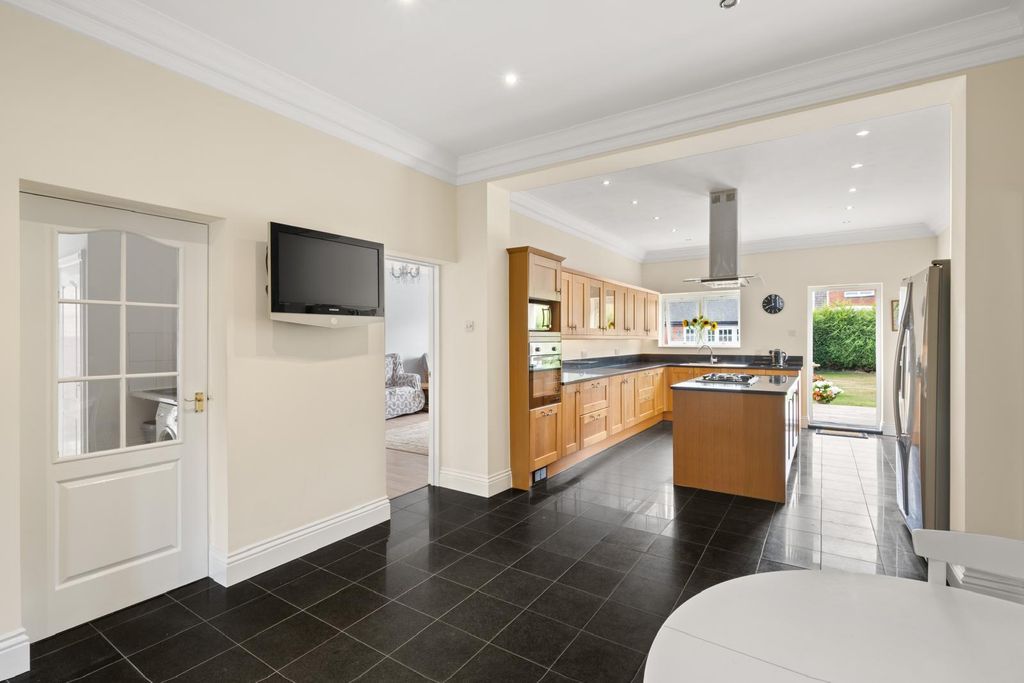 Additional image 3 of 4 bed detached house for saleNoak Hill Road, Billericay CM12