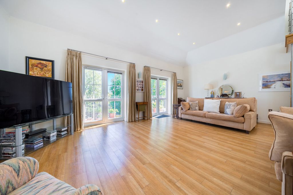 Additional image 5 of 3 bed flat for saleOverbury Avenue, Beckenham BR3