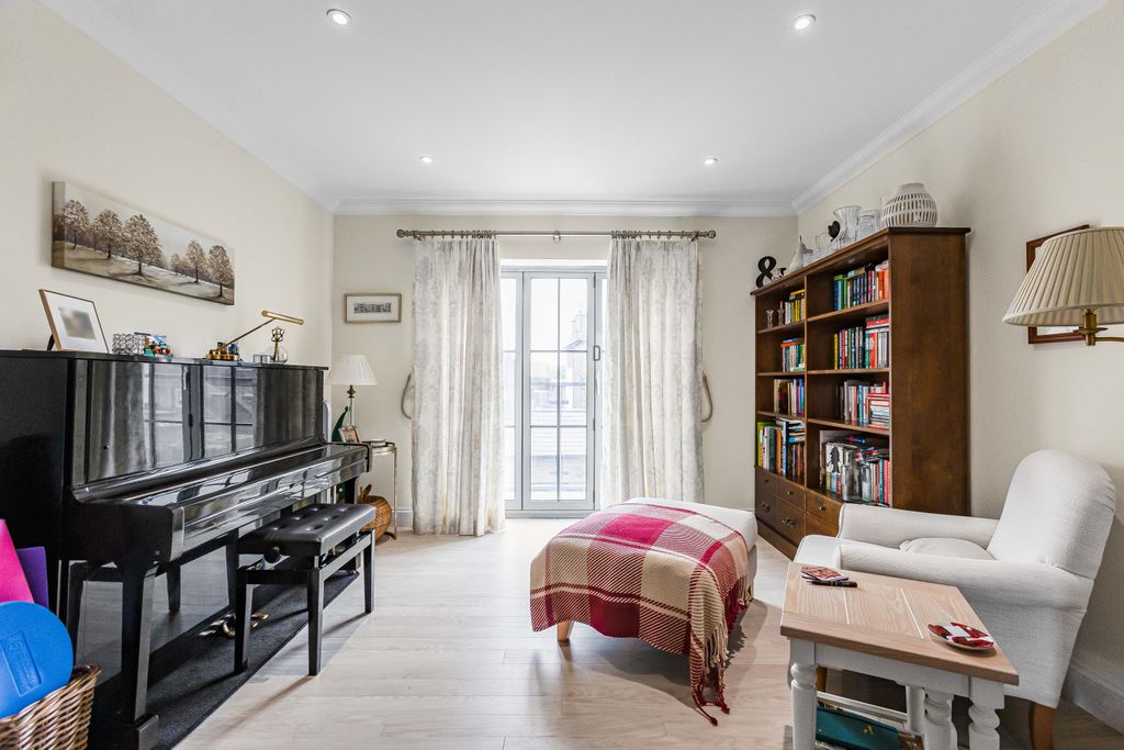 Additional image 4 of 2 bed flat for saleBirch Place, Kings Road, Berkhamsted HP4