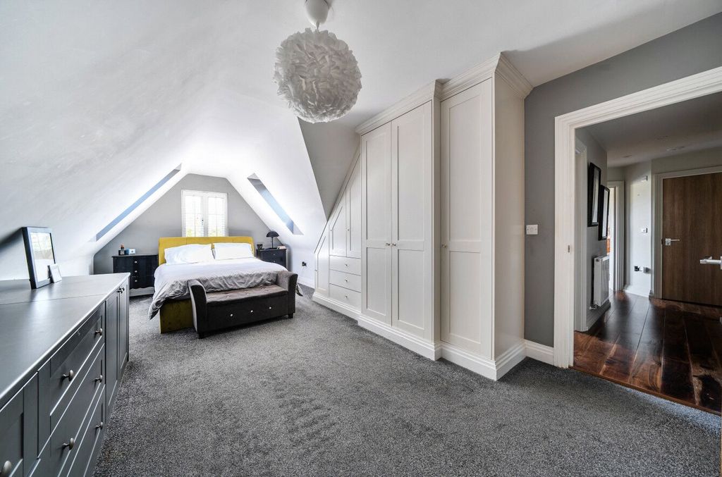 Additional image 8 of 2 bed flat for saleMagnolia Drive, Banstead, Surrey SM7