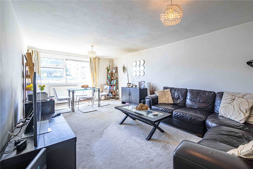 Additional image 4 of 2 bed flat for saleBeech Drive, Berkhamsted, Hertfordshire HP4