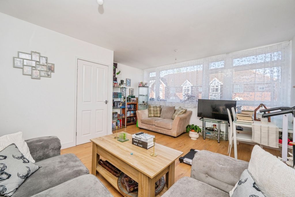 Additional image 3 of 3 bed flat for saleBrowns Lane, Dordon, Tamworth, Warwickshire B78