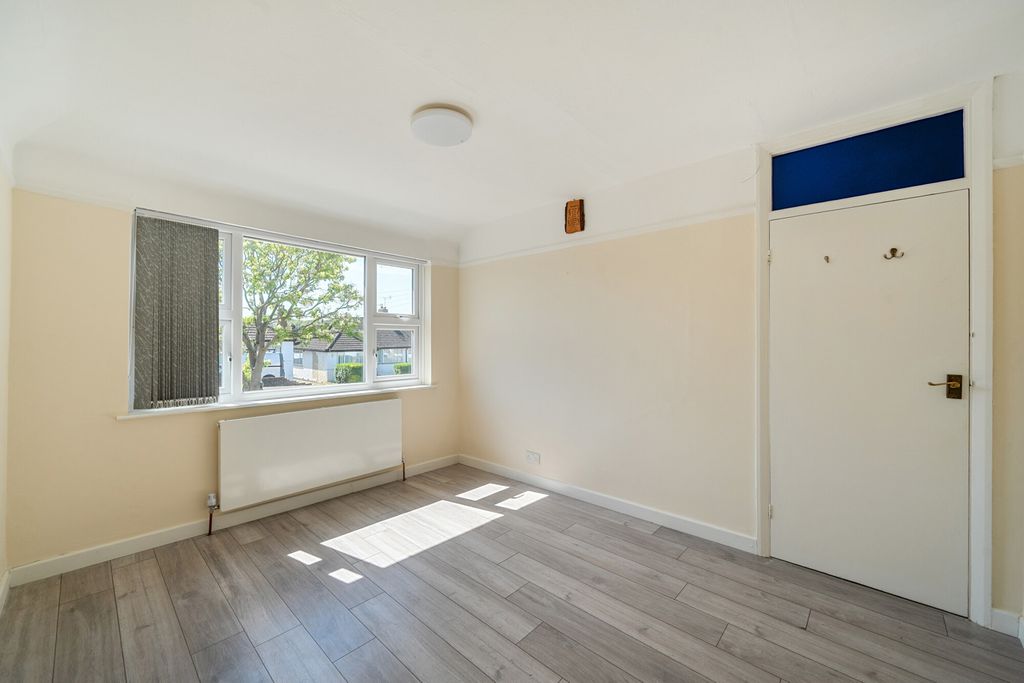 Additional image 11 of 2 bed bungalow for salePenrose Avenue, Watford, Hertfordshire WD19