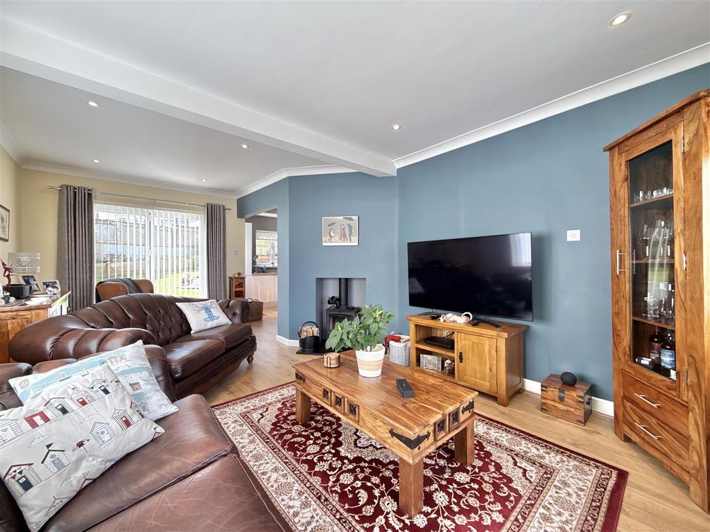 2 bed detached bungalow for saleHigher Copythorne, Copythorne, Brixham TQ5 photo 2
