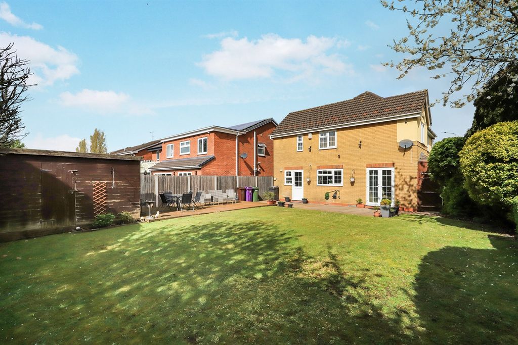 4 bed detached house for saleConstantine Way, Bilston WV14 photo 2