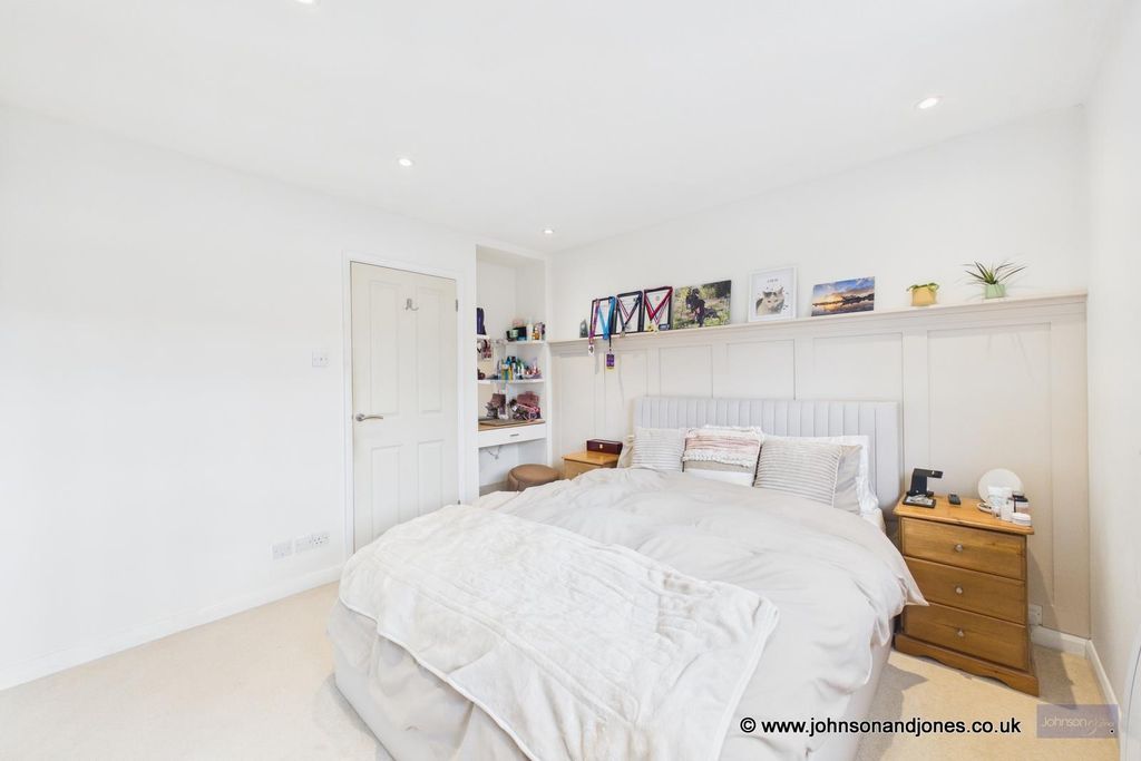Additional image 11 of 1 bed property for saleCornhill Close, Addlestone KT15