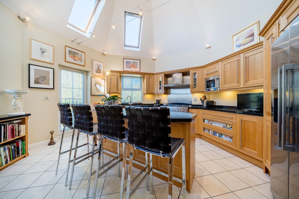 Additional image 6 of 3 bed flat for saleOverbury Avenue, Beckenham BR3